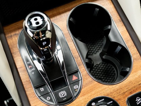 New 2025 Bentley Bentayga image 36
