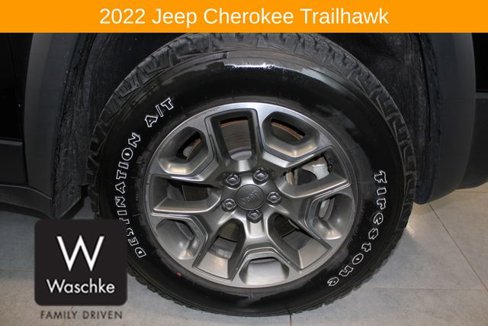Used 2022 Jeep Cherokee Trailhawk image 13