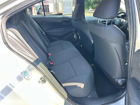 Used 2022 Toyota Corolla LE image 11