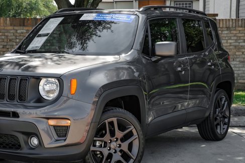 Used 2021 Jeep Renegade Latitude w/ Sun & Sound Group image 14