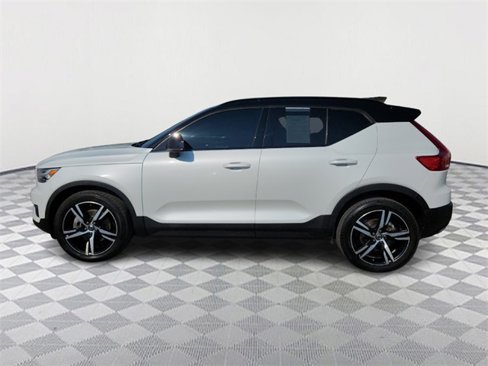 Used 2020 Volvo XC40 T5 R-Design image 4
