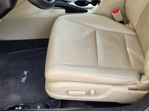 Used 2013 Acura ILX w/ Technology Package image 8