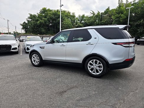 Used 2018 Land Rover Discovery SE image 8