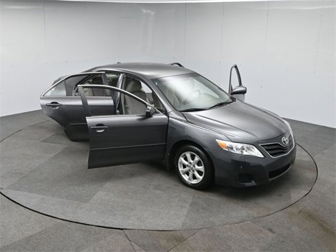 Used 2011 Toyota Camry image 39