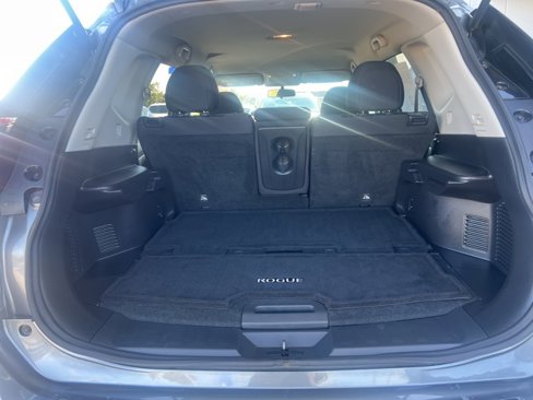 Used 2017 Nissan Rogue SV image 25