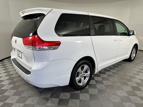 Used 2012 Toyota Sienna LE image 8