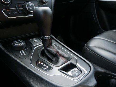 Certified 2019 Jeep Cherokee Trailhawk w/ Cold Weather Group image 23