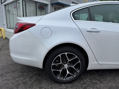 Used 2017 Buick Regal Premium image 16