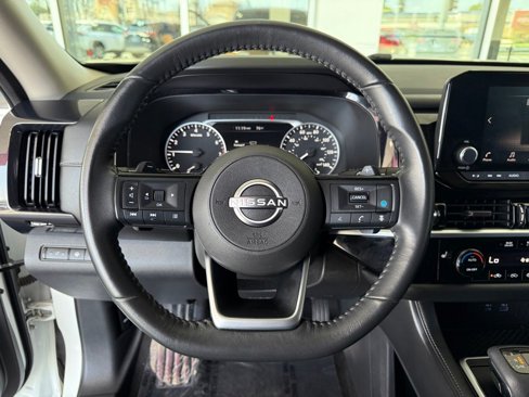 Used 2022 Nissan Pathfinder SV image 21