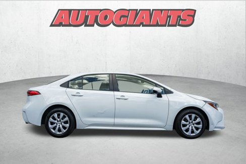 Used 2022 Toyota Corolla LE image 6