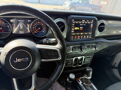 Used 2019 Jeep Wrangler Unlimited Sahara image 35