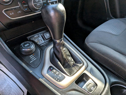 Used 2015 Jeep Cherokee Latitude w/ Comfort/Convenience Group image 32