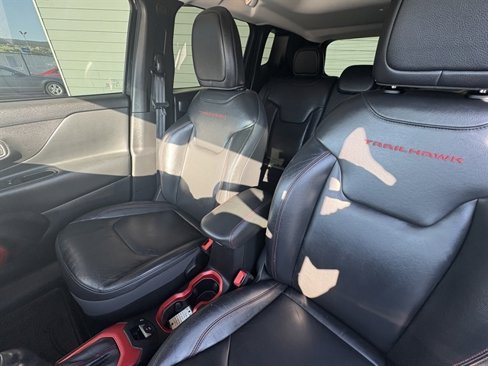 Used 2016 Jeep Renegade Trailhawk w/ Premium Trailhawk Package image 24