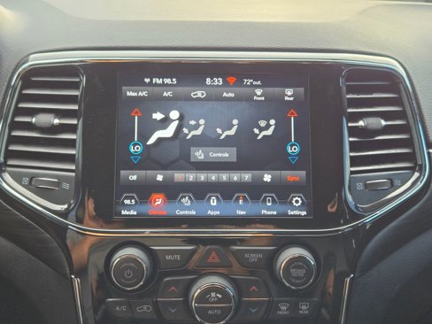 Used 2022 Jeep Grand Cherokee Laredo X image 22