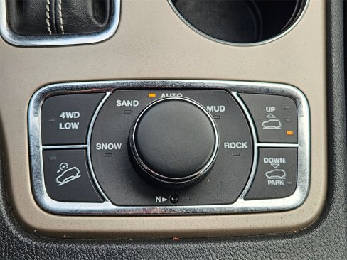 Used 2017 Jeep Grand Cherokee Overland image 26