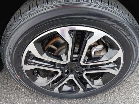 Used 2024 Jeep Compass Limited image 9