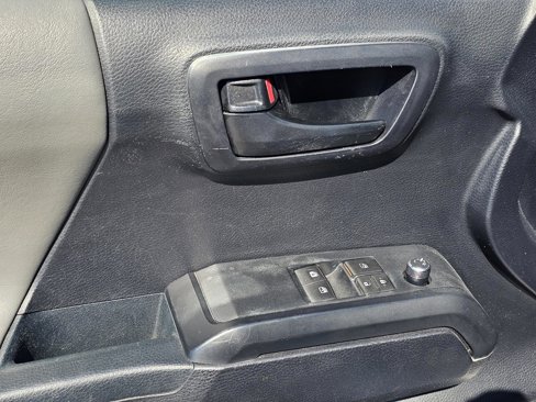 Used 2018 Toyota Tacoma SR image 15
