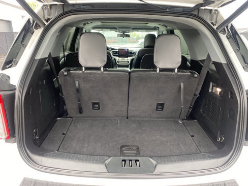 Used 2022 Ford Explorer XLT image 12