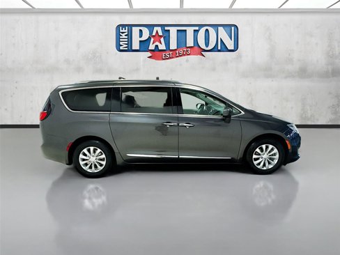 Used 2019 Chrysler Pacifica Touring-L image 8