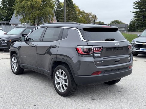 Used 2024 Jeep Compass Latitude image 7