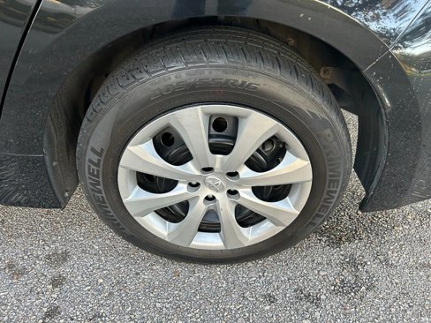 Used 2021 Toyota Corolla LE image 9