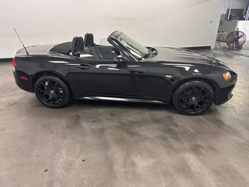 Used 2017 FIAT 124 Spider Classica image 5
