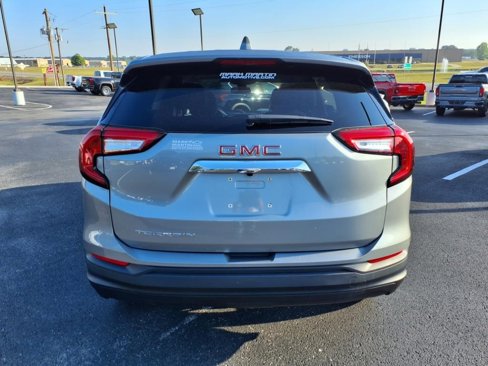 Used 2023 GMC Terrain SLE w/ LPO, Floor Liner Package image 4