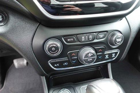 Used 2020 Jeep Cherokee Limited image 20
