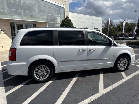 Used 2015 Chrysler Town & Country Limited w/ Trailer Tow Group image 2