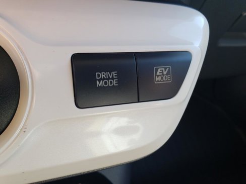 Used 2017 Toyota Prius image 21