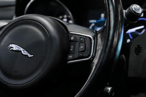Used 2017 Jaguar XE Prestige image 18