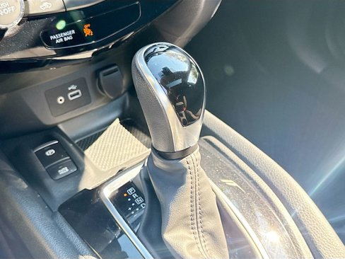 Used 2020 Nissan Rogue SV w/ Sun & Sound Touring Package image 17