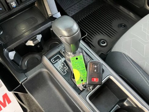 Used 2021 Toyota Tacoma TRD Sport w/ Technology Package image 37