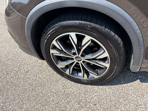 Used 2018 INFINITI QX30 Premium image 35