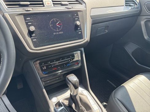 Used 2023 Volkswagen Tiguan SE image 17