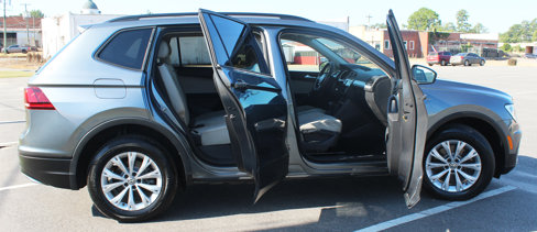 Used 2018 Volkswagen Tiguan S image 12
