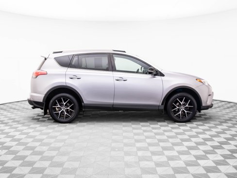 Used 2016 Toyota RAV4 SE image 6