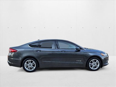 Used 2018 Ford Fusion SE image 4