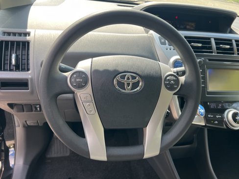 Used 2013 Toyota Prius V image 14