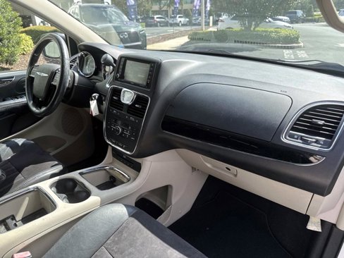 Used 2015 Chrysler Town & Country Limited w/ Trailer Tow Group image 16