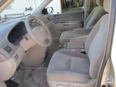 Used 2008 Toyota Sienna LE image 28