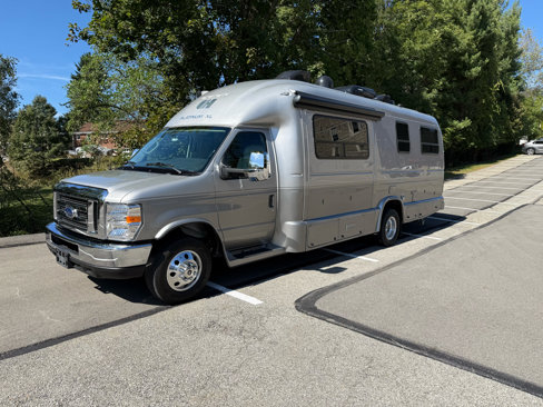 Used 2019 Ford E-450 and Econoline 450 Super Duty w/ Motorhome Prep Package image 14