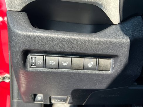 Used 2020 Toyota RAV4 XLE image 12