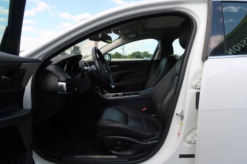 Used 2018 Jaguar XE Prestige image 13