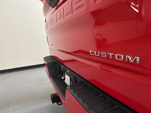 Used 2020 Chevrolet Silverado 1500 Custom w/ Custom Value Package image 12