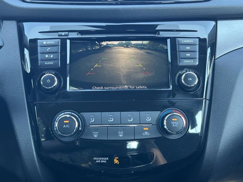 Used 2022 Nissan Rogue Sport S image 15