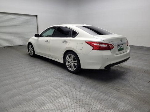 Used 2017 Nissan Altima 3.5 SL w/ 3.5SL Technology Package image 5
