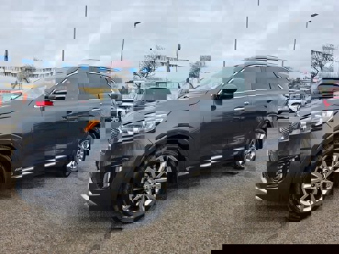 Used 2017 Kia Sorento SX image 1