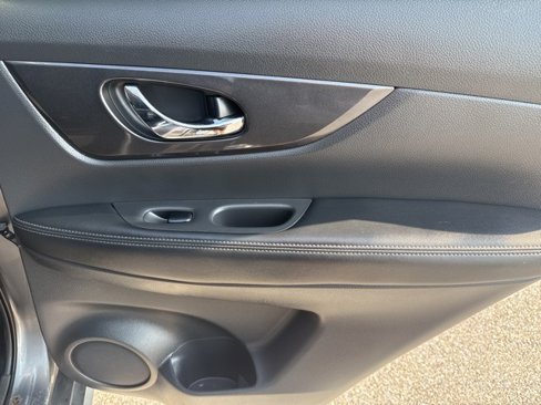 Used 2019 Nissan Rogue SV image 24