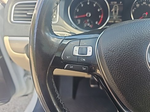 Used 2017 Volkswagen Jetta SE image 23